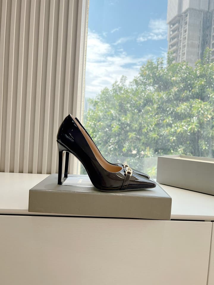 TOM FORD Pointed Toe High Heels – 2024 Autumn/Winter Collection in Crisp Black Patent