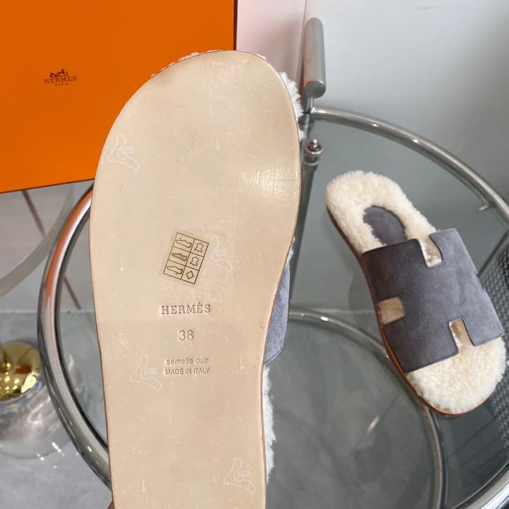 Hermès Izmir Classic H Wool Slippers in Black