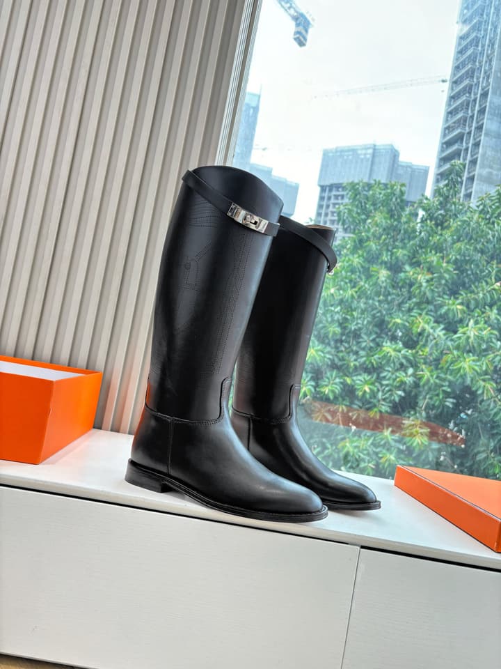 Hermès Classic Knee-High Boots – 2025FW in Assorted Buckle Riding Boots Display