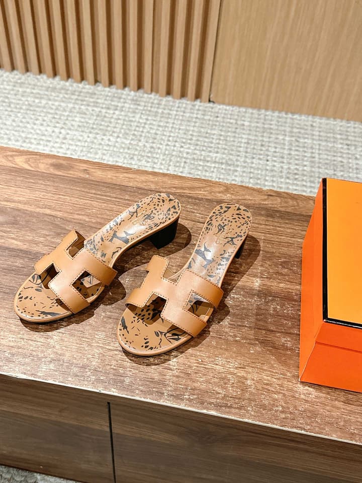 Hermès Classic H-Logo Chunky Heel Sandals in Black Leather