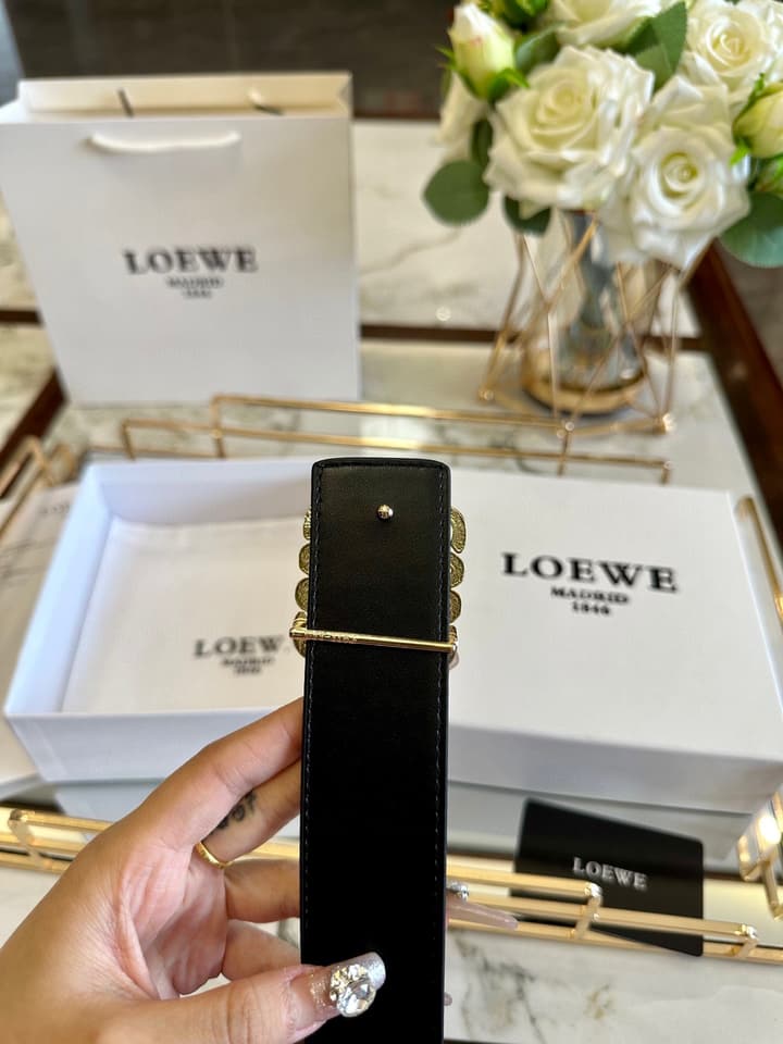 Loewe Classic Leather Belt – 4.0cm in Black With Gold Flat Buckle