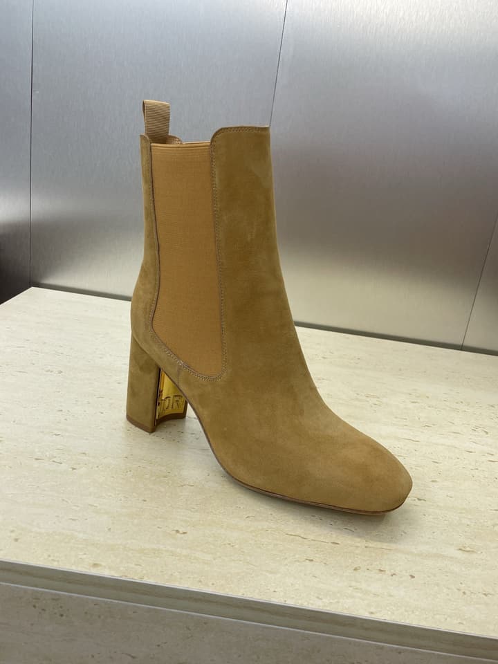 Dior D-Art Chunky Heel Chelsea Ankle Boots – 2025FW in Black Suede