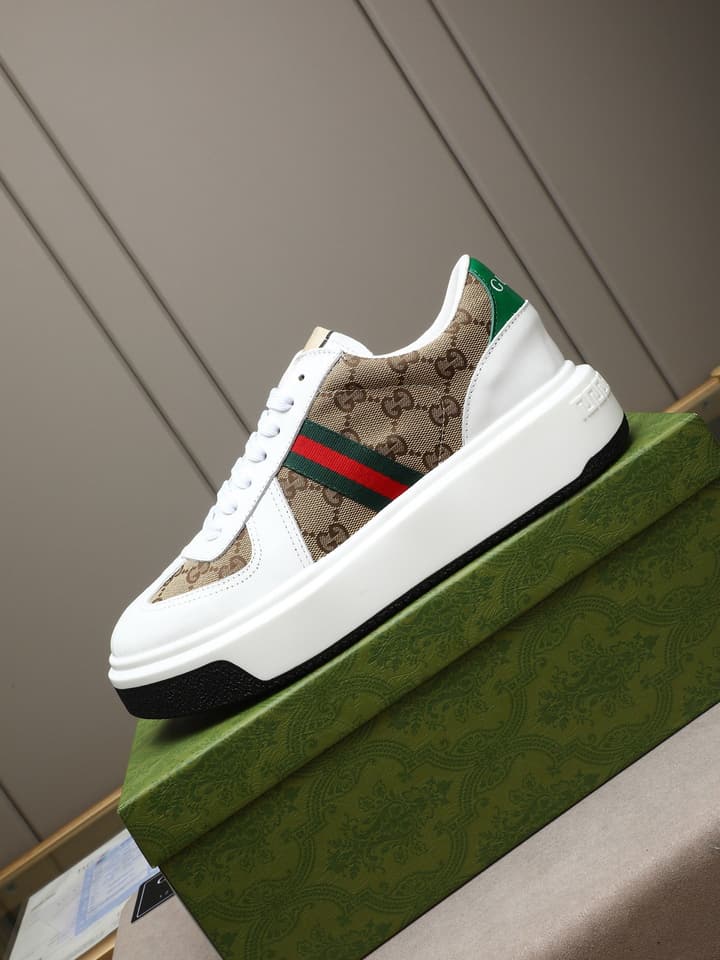 Gucci Men's Calfskin Fashion Loafers in Black Leather And Monogram Canvas