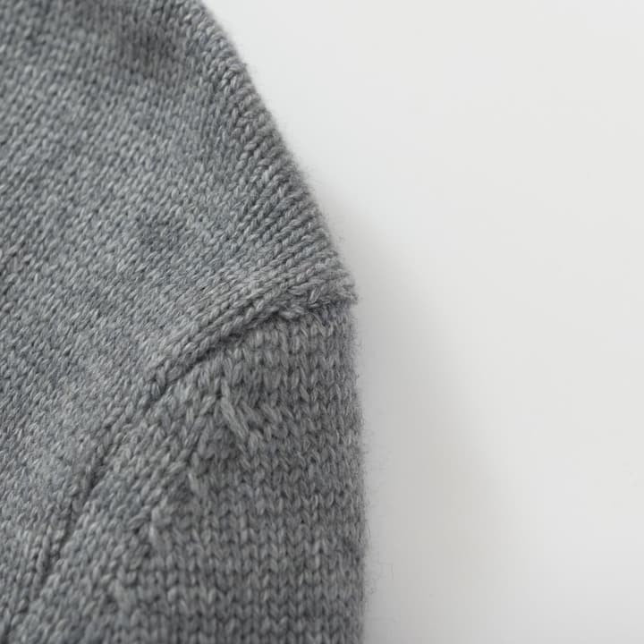 Burberry Equestrian Knight Logo Cashmere Blend Knit Sweater – 25SS in Black