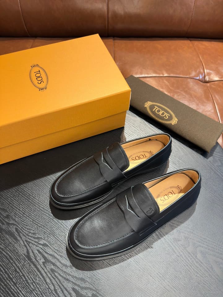 Tod's Gommino Calfskin Loafers in Charcoal Suede
