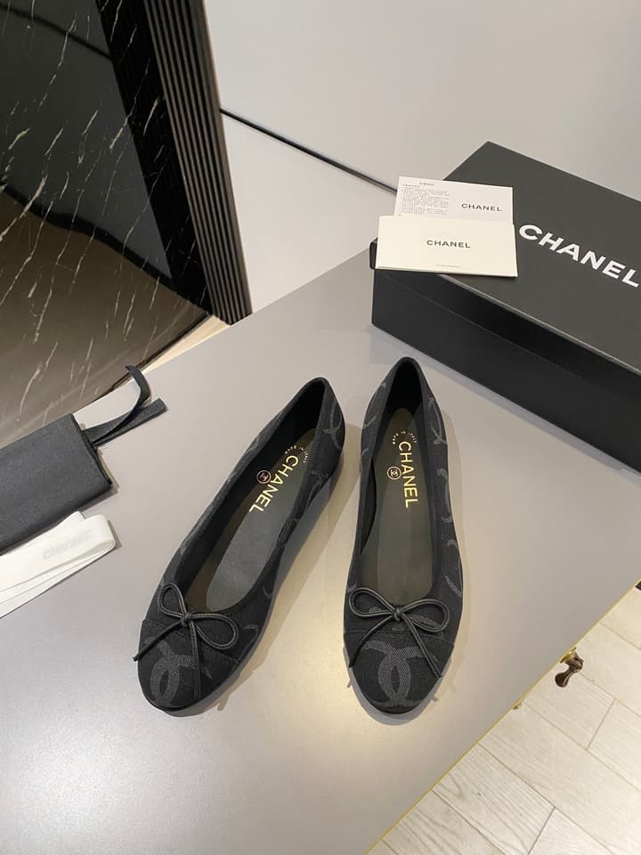 Chanel Classic Ballet Flats in Fuchsia Embossed