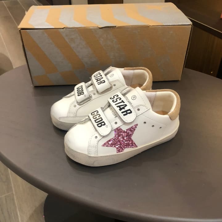 Golden Goose Kids Distressed Sneakers – Kids Collection in White With Black Heel And Grey Star