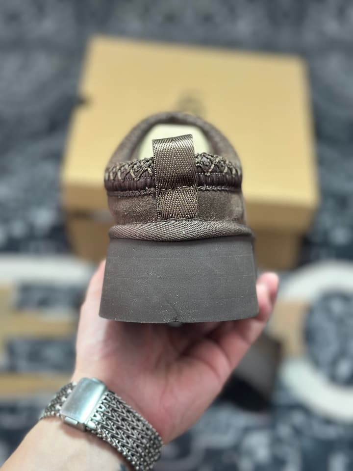 UGG Tazz Winter Platform Snow Boots in Taupe Suede Platform Slipper
