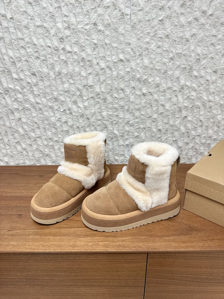 UGG Closed-Toe Fur-Lined Slippers – Autumn/Winter Collection in Black