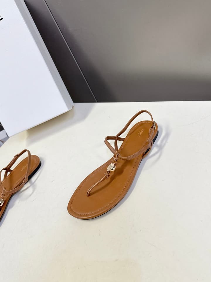 Celine Triomphe T-Strap Flat Sandals – Spring/Summer Collection in Black
