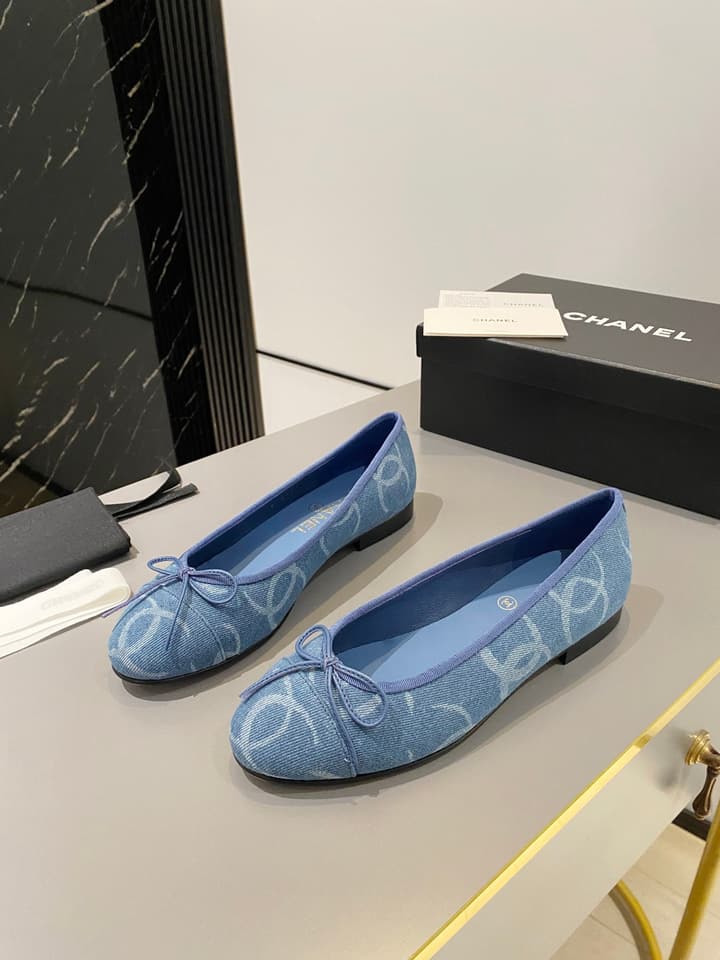 Chanel Classic Ballet Flats in Fuchsia Embossed