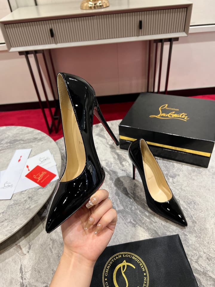 Christian Louboutin Classic Kate Patent Pumps in Black Patent Leather