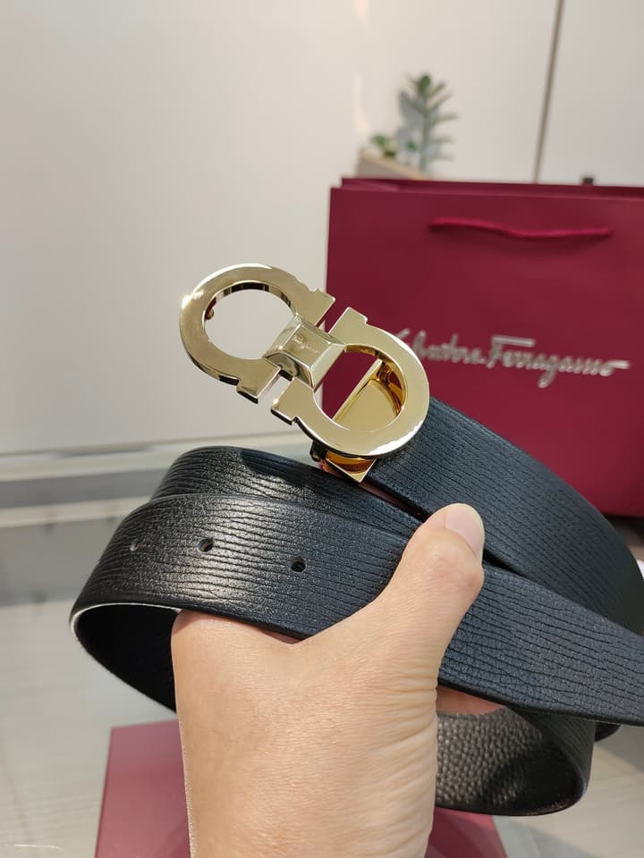 Ferragamo Reversible Leather Belt with Copper Buckle in Dark Leather With Black Buckle