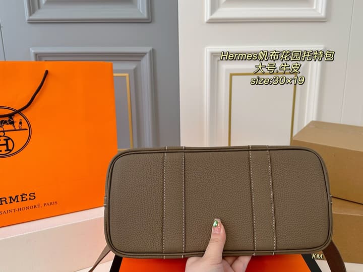 Hermès Canvas Garden Tote Bag in Light Canvas With Earth Tone Scarf