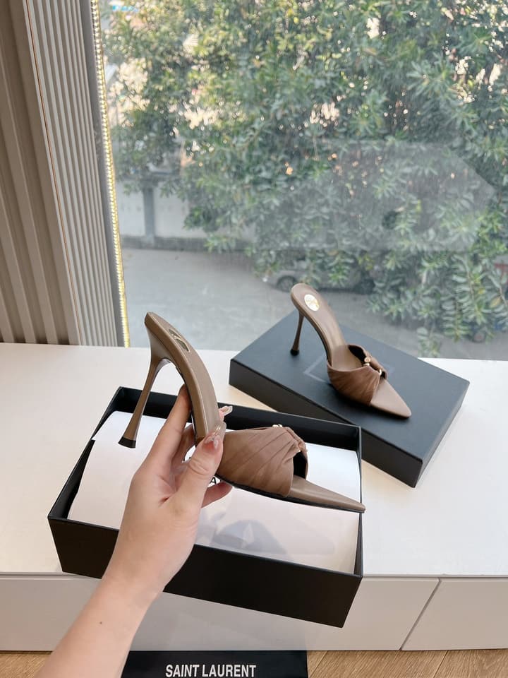 Saint Laurent Lee Metal Chain Pointed-Toe Pumps in Black Satin