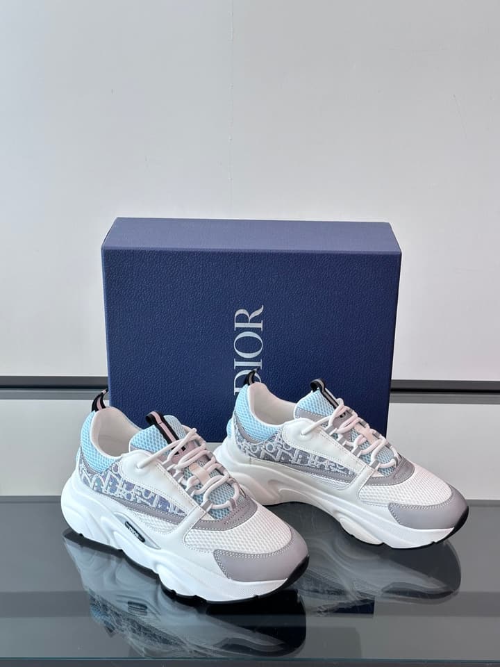 Dior B22 Retro Jogging Sneakers in Black And White Oblique