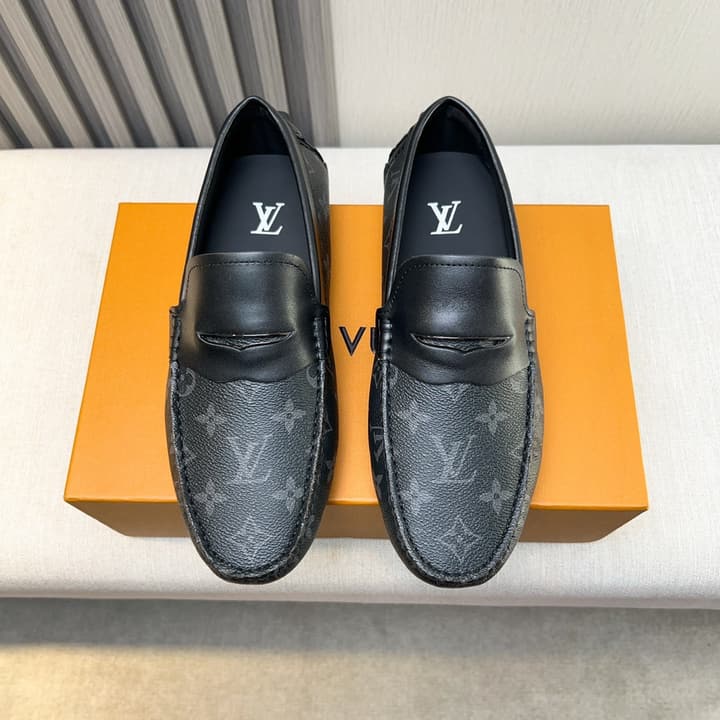 Louis Vuitton Pebbled Leather Driving Shoes in Black Textured Leather