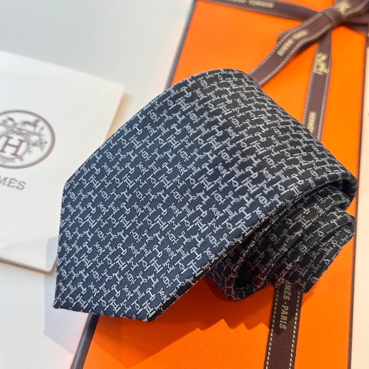 Hermès Men's H-Logo Silk Tie in Black