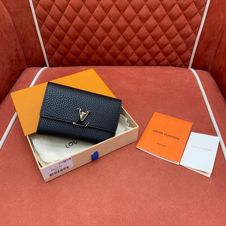 Louis Vuitton Capucines Short Wallet