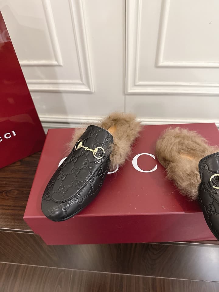 Gucci Tuscan Wool Loafers – Autumn/Winter Must-Have in Beige Gg Monogram With Tan Fur