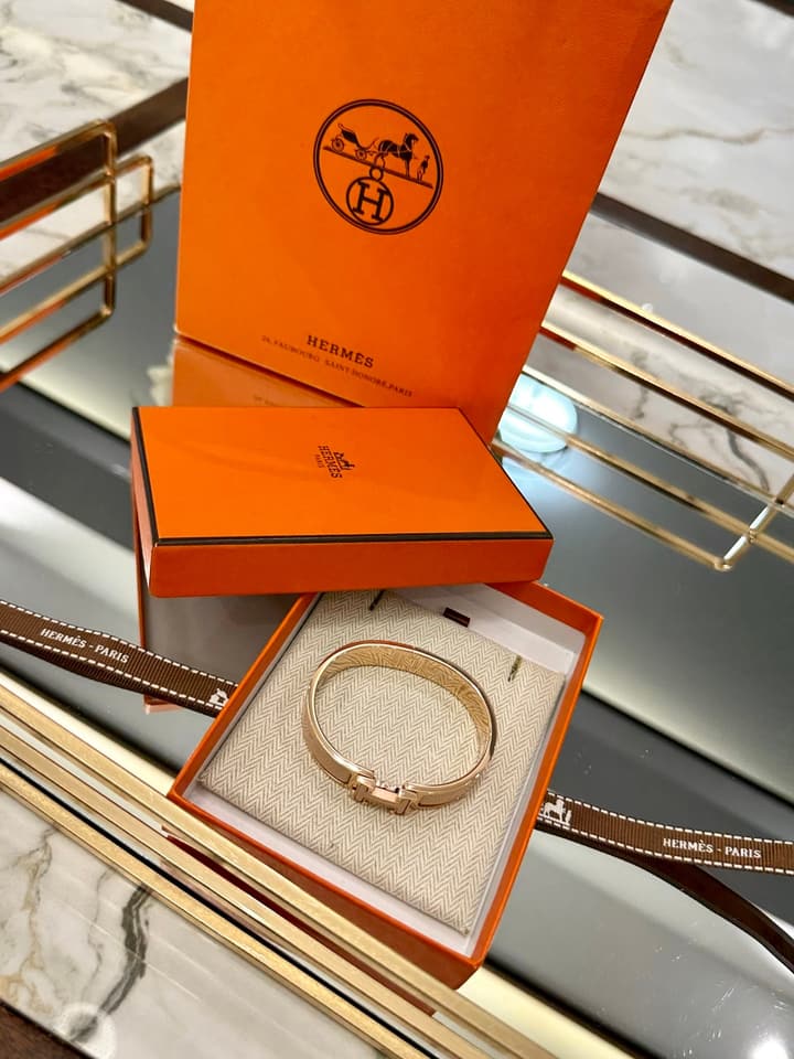 Hermès H-Letter Oval Enamel Bracelet in Gold H Logo Creamy Beige Band