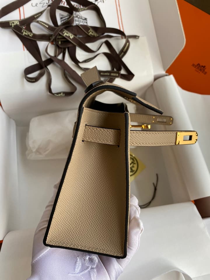 Hermès Kelly Mini Handbag – Trench Coat Grey in Bright Light Beige