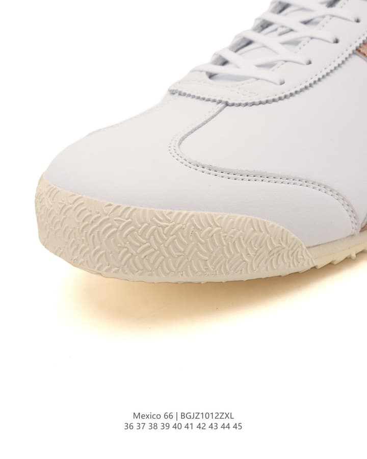 Asics Onitsuka Tiger Mexico 66 Classic Sneakers in Dark Navy With Cream Stripes
