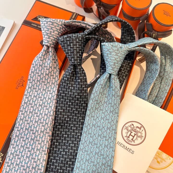Hermès Men's Printed Silk Tie Series in Light Aqua Patterned