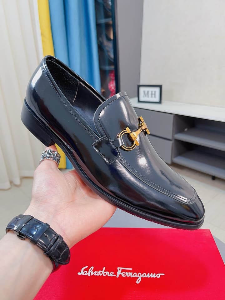 Ferragamo Men's Suede Business Loafers in Black Polished Leather Loafer