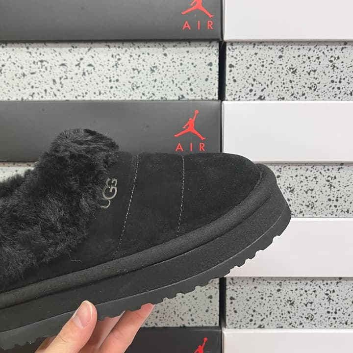 UGG Thick-Soled Low-Cut Fur Snow Boots in Olive Suede Patterned Trim