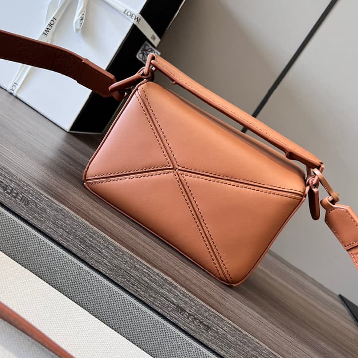 Loewe Puzzle Bag in Black