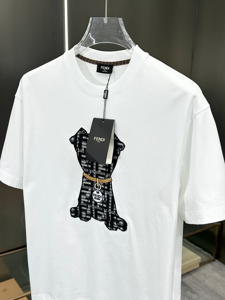 Fendi Logo and Graphic Cotton T-Shirt – 2026SS in Black Dog Graphic