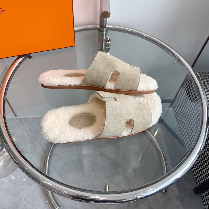 Hermès Izmir Classic H Wool Slippers in Black