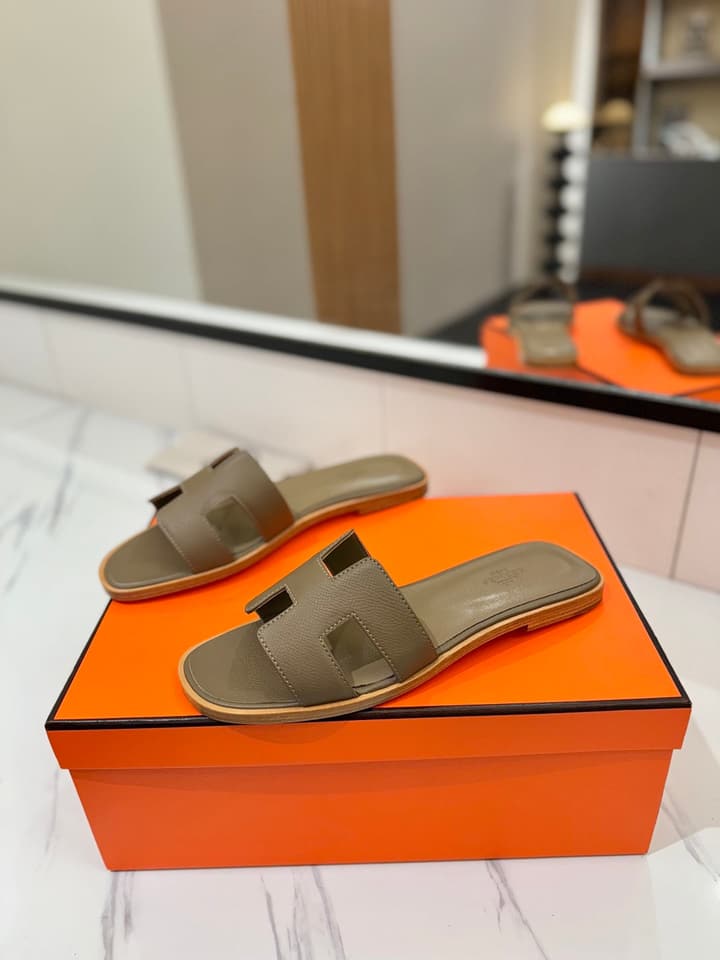 Hermès Classic H Palm Grain Leather Sandals in Black