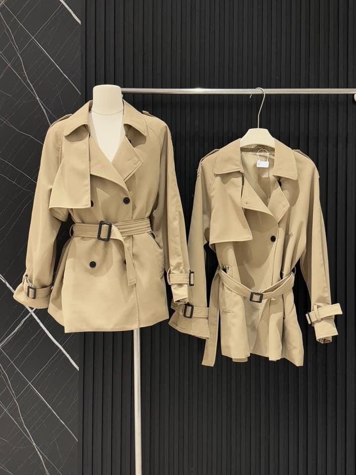 Burberry Short Trench Coat in Short Khaki Trench Coat