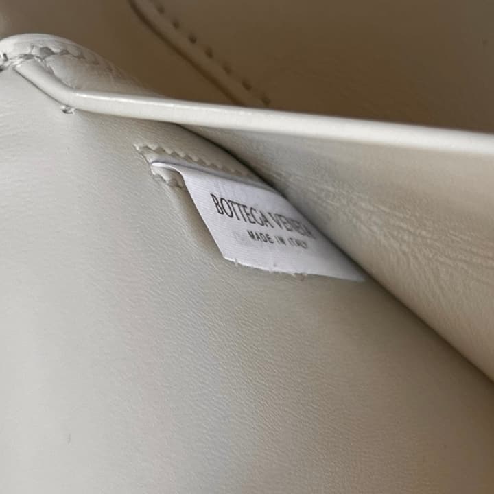 Bottega Veneta Intrecciato Vanity Case in Cream