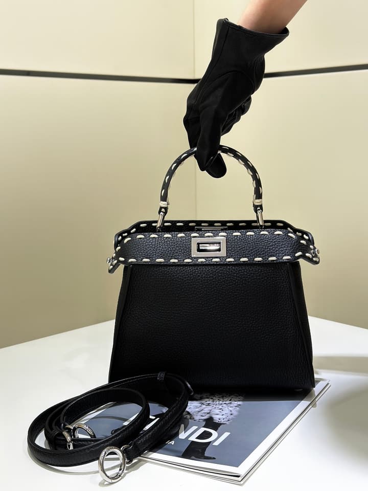 Fendi Peekaboo Iconic Handbag in Black Leather With Contrast Stitching