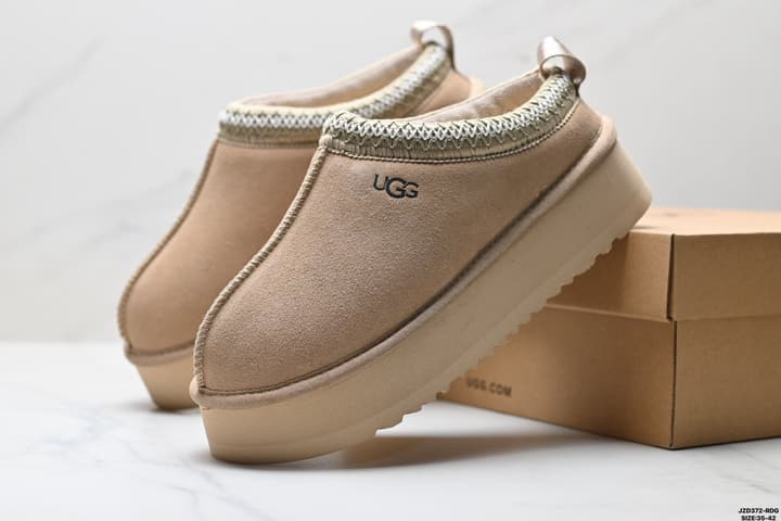 UGG Tazz Slip-On Snow Boots in Sand Braid