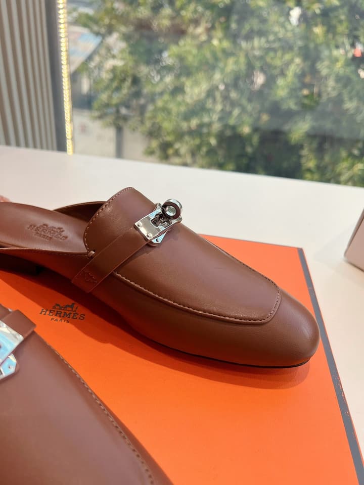 Hermès Calfskin Mules – 25SS/FW Collection in Black Embossed Leather With Silver Hardware