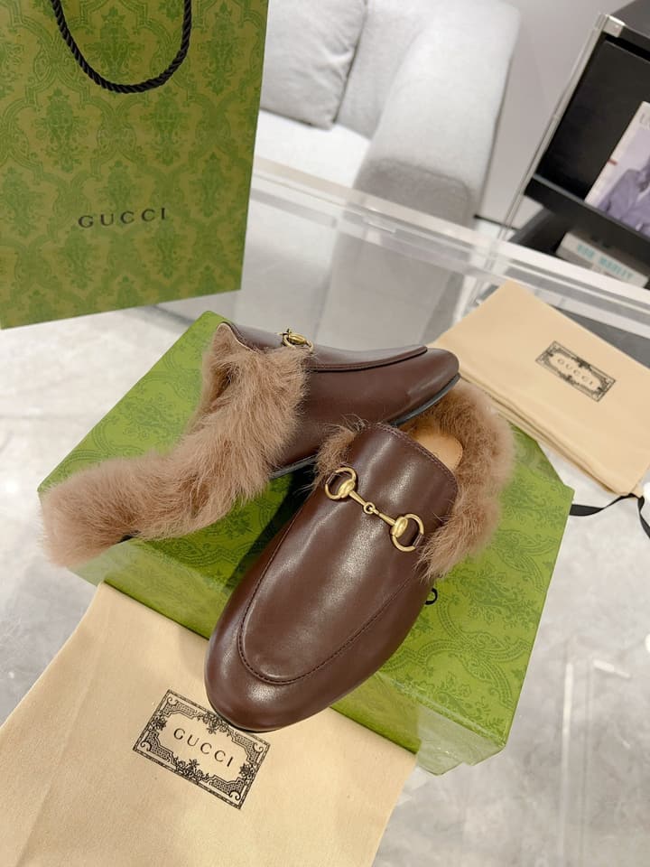 Gucci Toscana Wool Loafers – Autumn/Winter Must-Have in Black Leather With Tan Fur