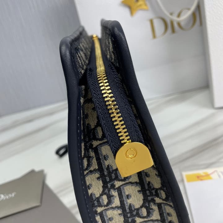 Dior 30 Montaigne Oblique Jacquard Clutch Bag in Beige Oblique