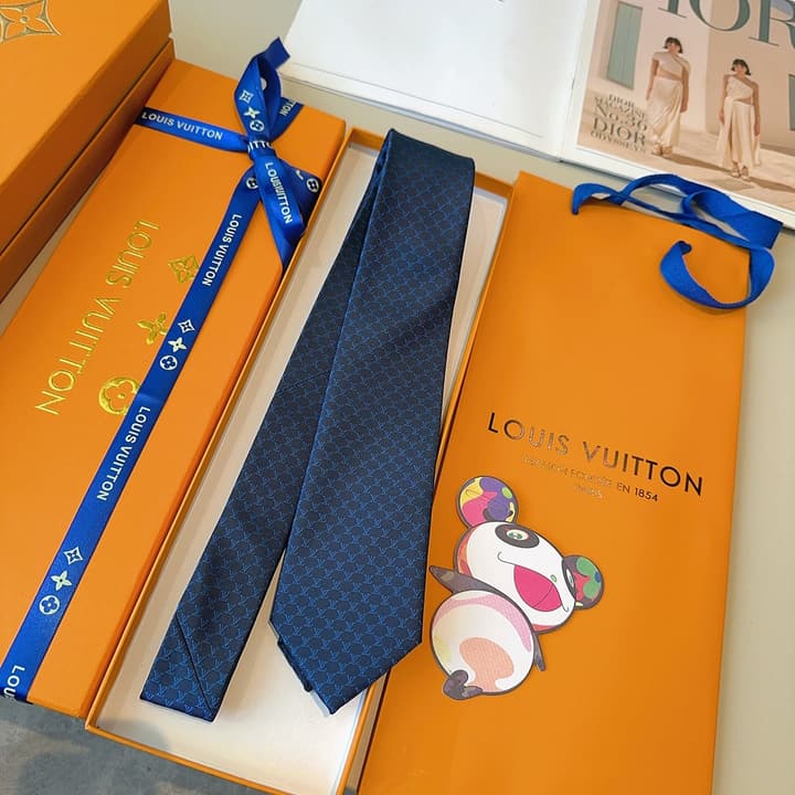 Louis Vuitton Fishnet Silk Tie in Black