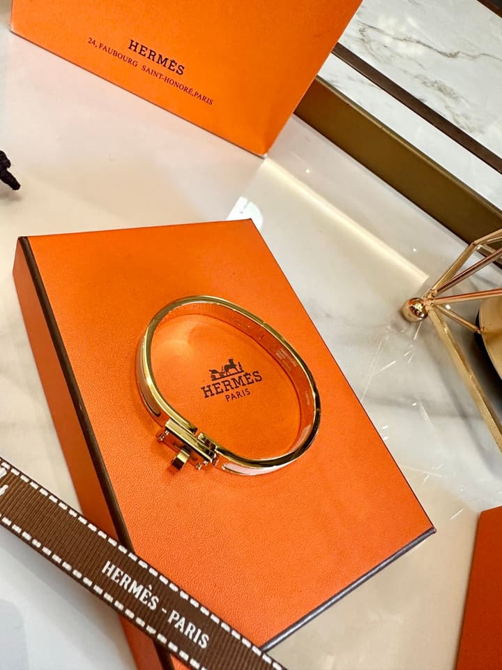 Hermès Enamel 18K Gold Bracelet