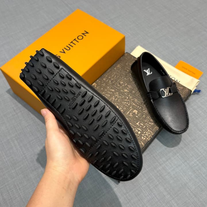Louis Vuitton Men's Lizard-Embossed Driving Shoes in Black