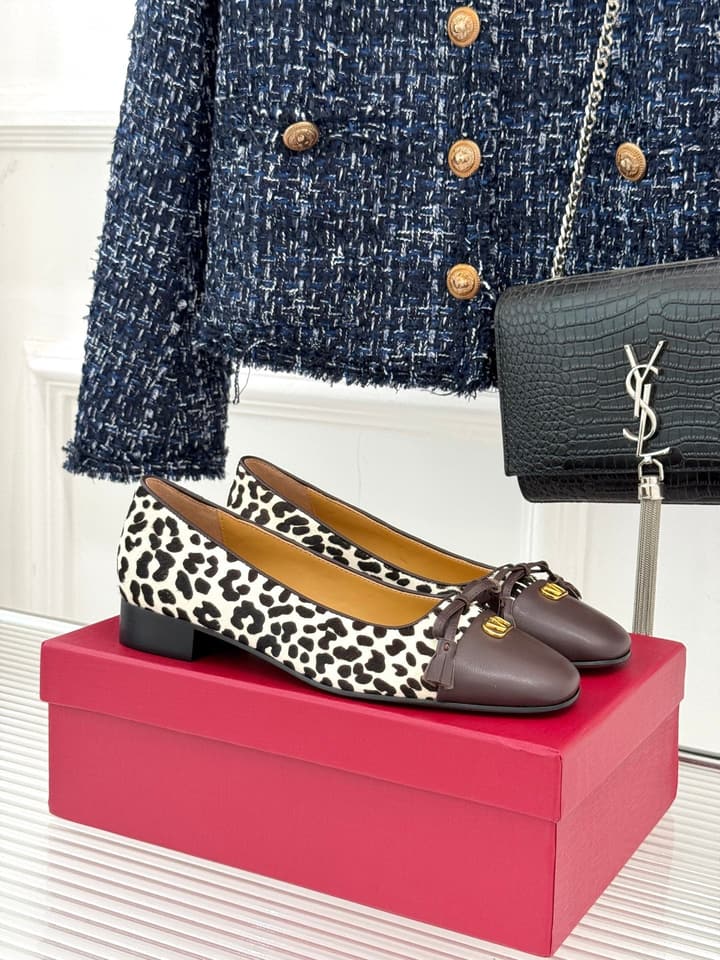 Valentino VLogo Metal Buckle Ballet Flats – 25FW in Charcoal