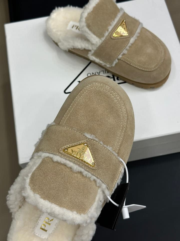 Prada FW24 Suede Fur Slippers – FW24 in Beige Suede
