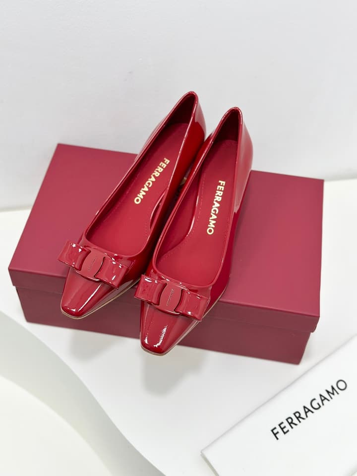 Ferragamo Vara Patent Leather Square Toe Pumps in Black Patent Leather (1cm Heel)
