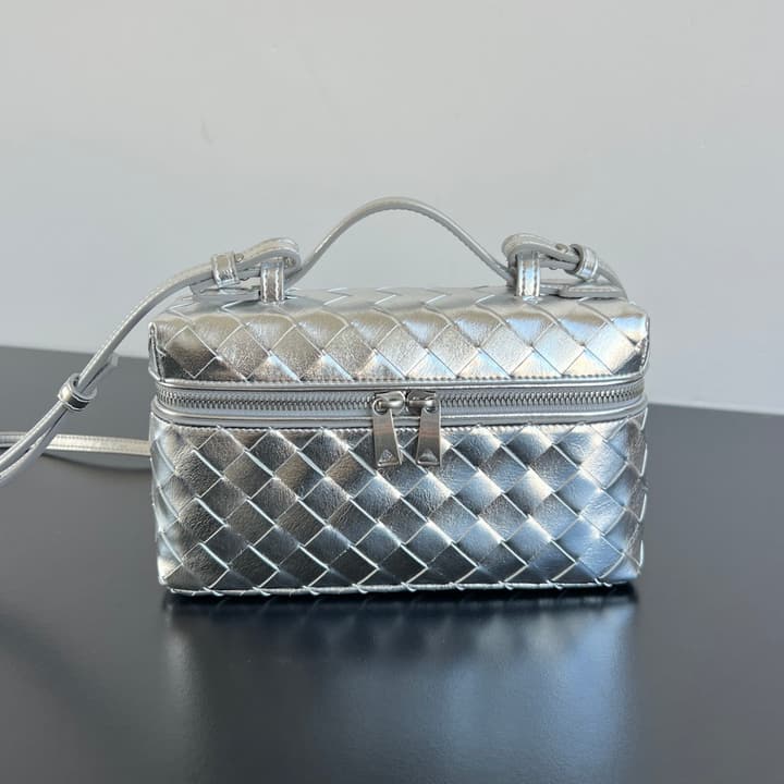 Bottega Veneta Intrecciato Vanity Case in Metallic Gold