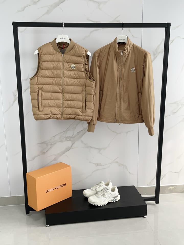 Moncler 2025 Designer Puffer Jacket – 2025 Collection in Black Quilted Jacket
