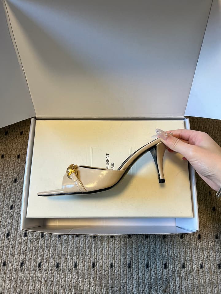 Saint Laurent Chain Pointed-Toe Heeled Mules – 26SS in Beige